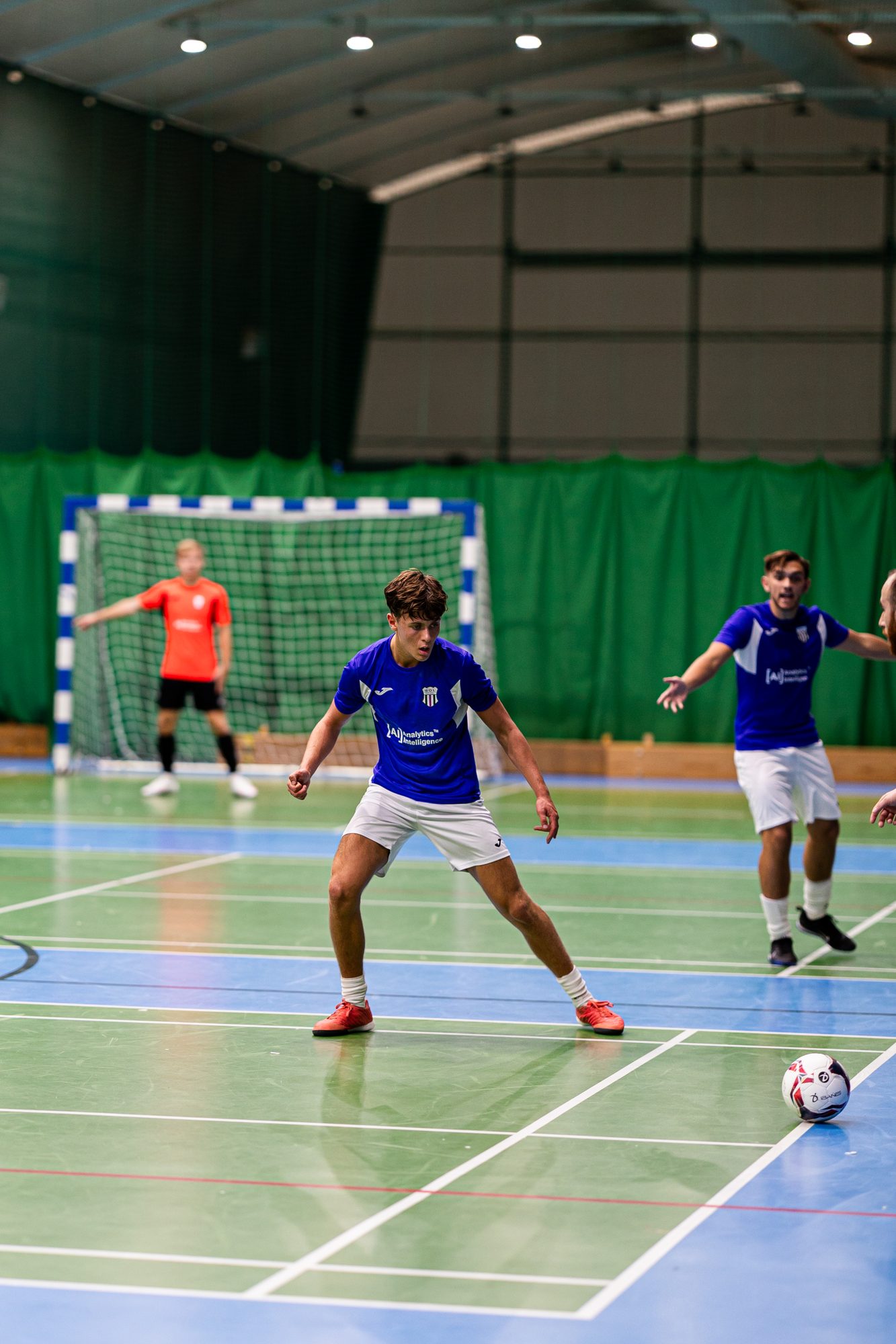 Gol Futsal player controlling the ball during a match